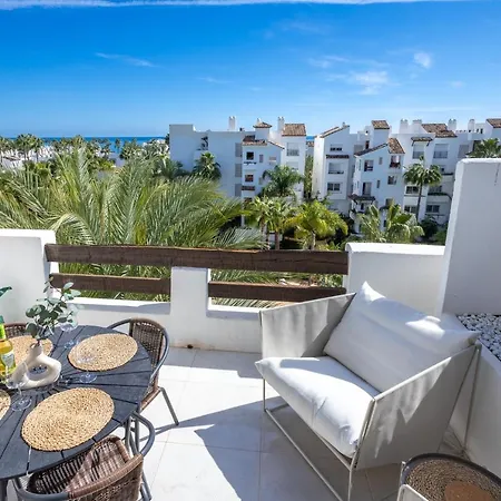 Floor Spacious With Sea Views In Costalita דירה